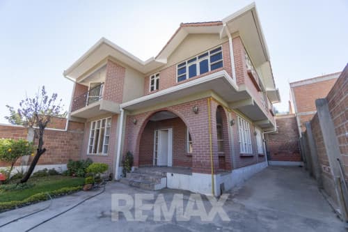 HERMOSA CASA EN VENTA – COLCAPIRHUA A UNA CUADRA DE LA AV. BLANCO GALINDO