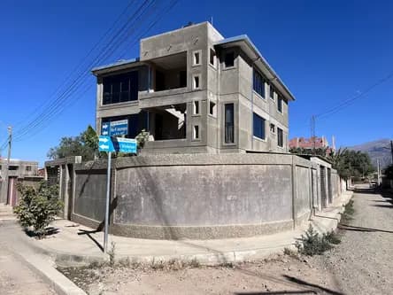 Casa de 3 plantas con 3 departamentos independientes en Tiquipaya zona Montecillo Encanto Pampa