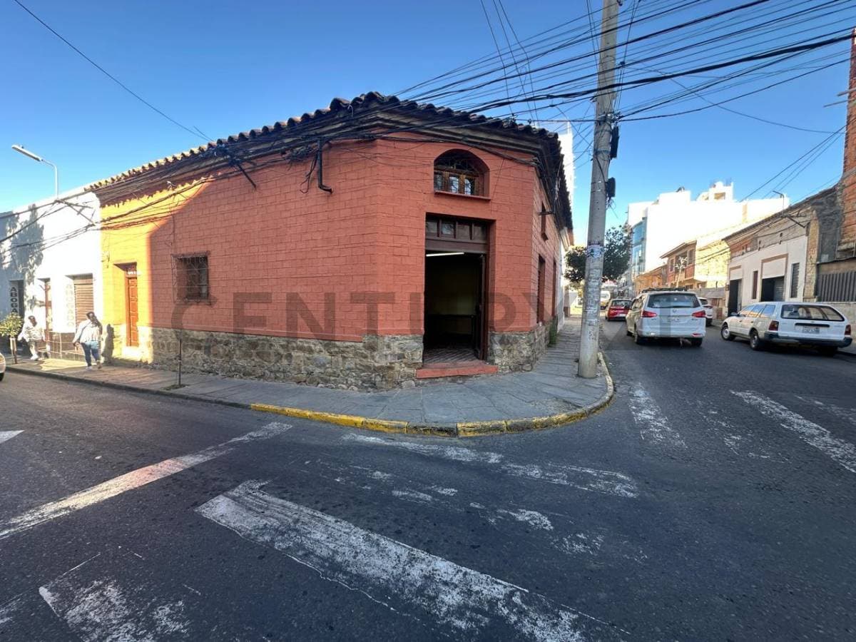 Oficina en Alquiler en Esquina Estratégica – A 2 Cuadras del Palacio de Justicia