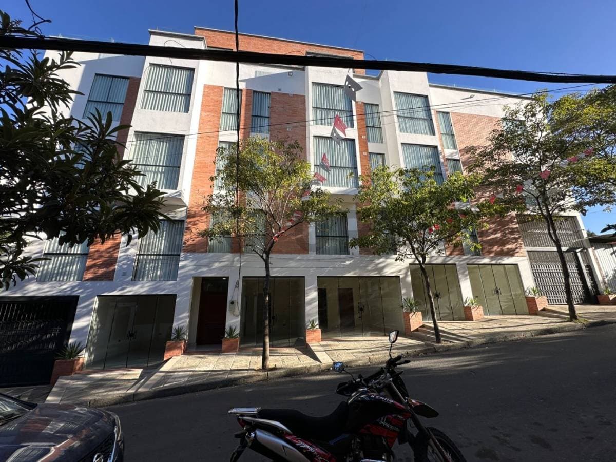 Oficina o Local Comercial en Alquiler – Calle Bolívar (Final)