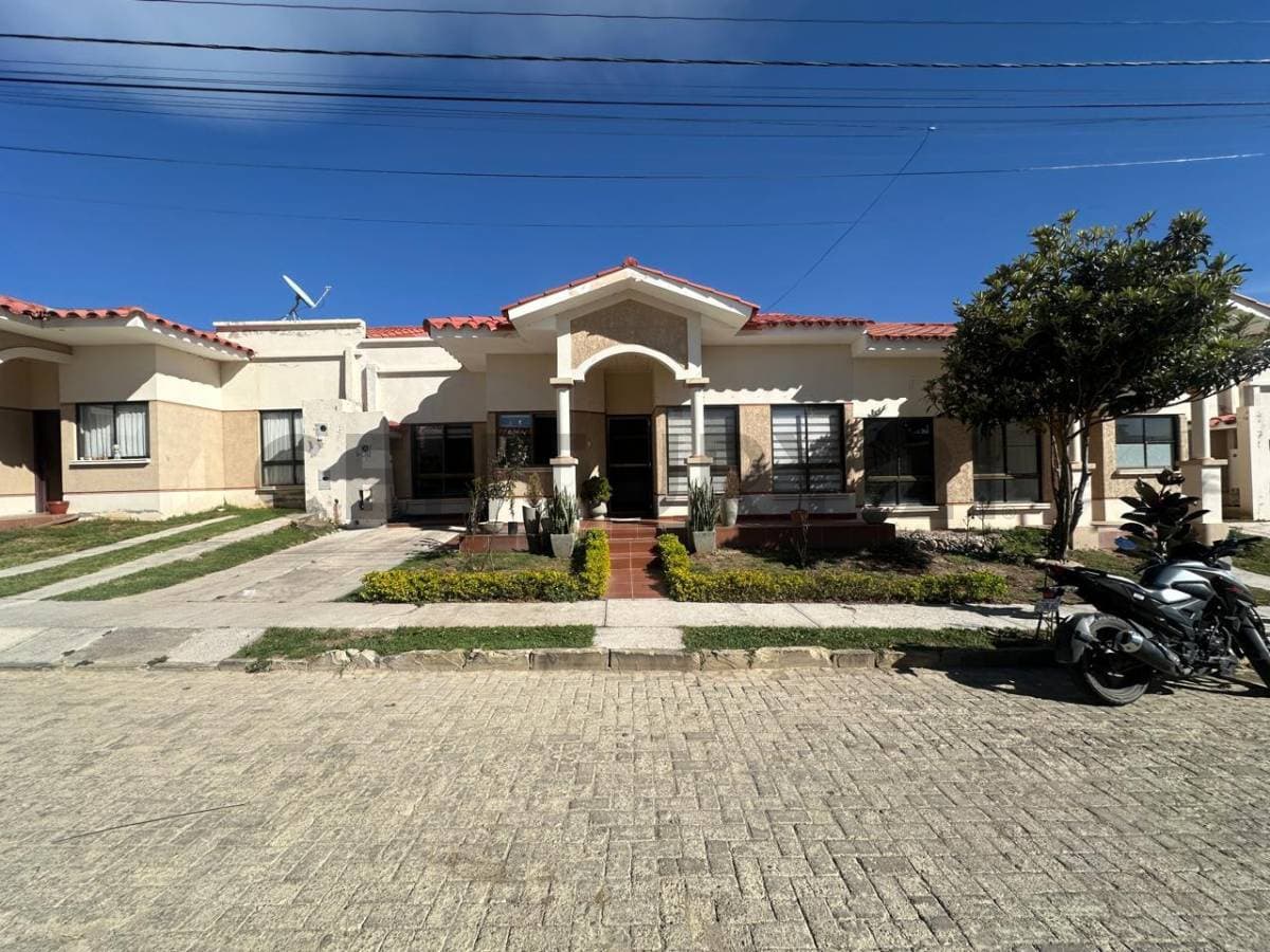 CASA EN ALQUILER – CONDOMINIO DA VINCI