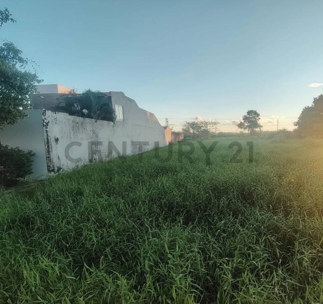 terreno en venta en zona prestigiosa "Chaparral " frente a la plazuela