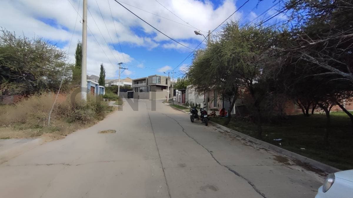 VENTA LOTE ARANJUEZ ALTO – ZONA LOS PARRALES, TARIJA