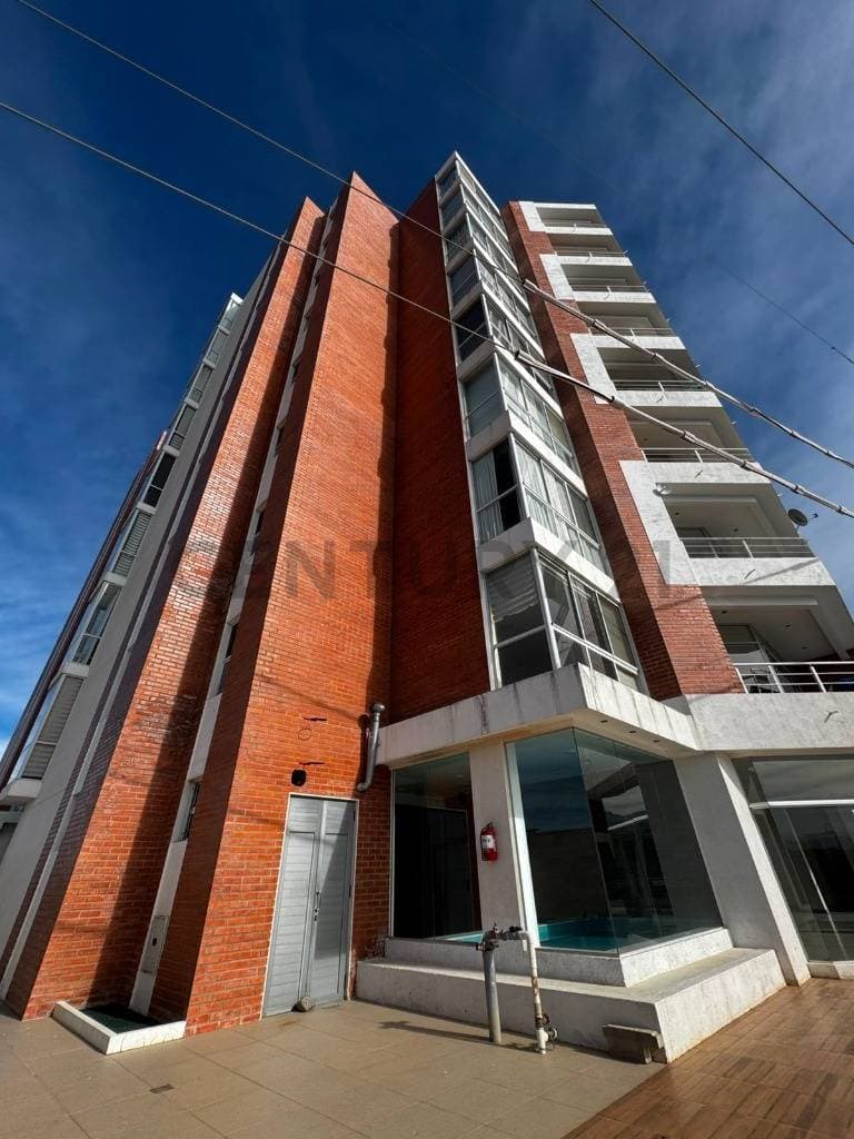 TARIJA, EN VENTA DEPARTAMENTO DE LUJO 236 METROS CON VISTA PANORAMICA - $175.000