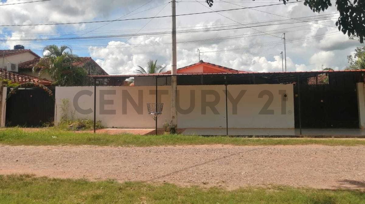 CASA EN VENTA FRENTE PLAZA CHAPARRAL