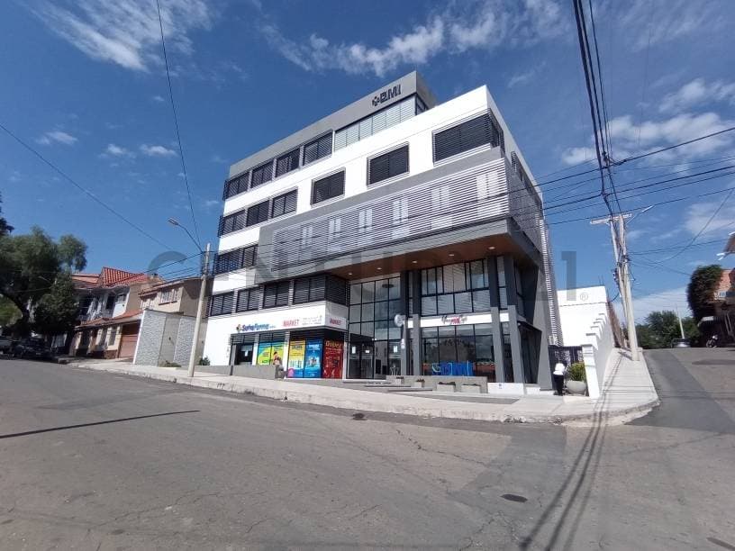 EN ALQUILER HERMOSO CONSULTORIO MEDICO EN MODERNO EDIFICIO