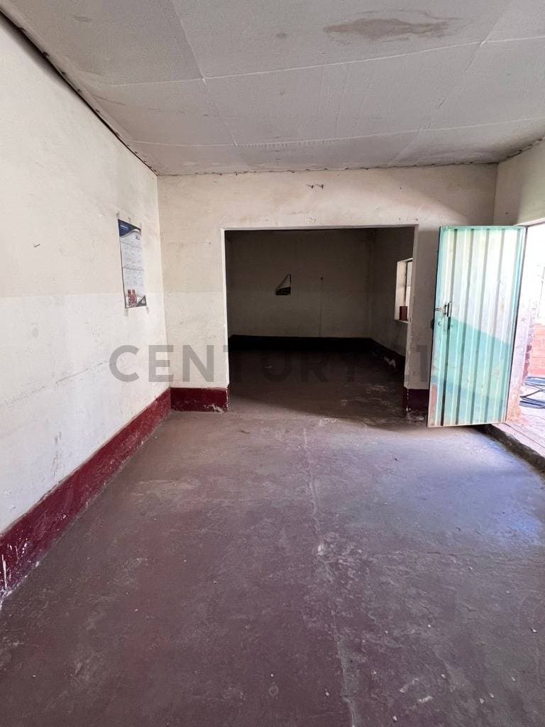 CASA COMO TERRENO EN PLENA ESQUINA EN VENTA