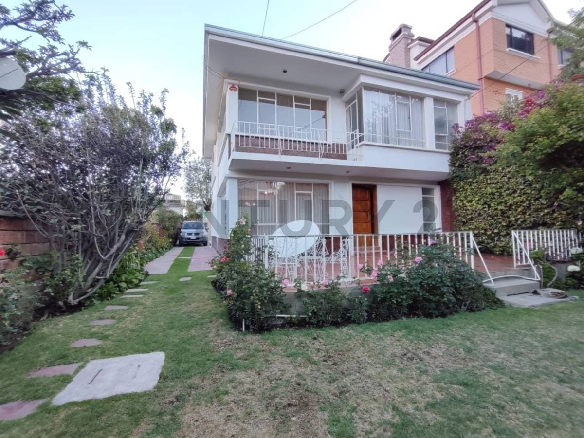 Casa en venta en Bajo Seguencoma, c 6 entre Academia Policias y Col.San Ignacio