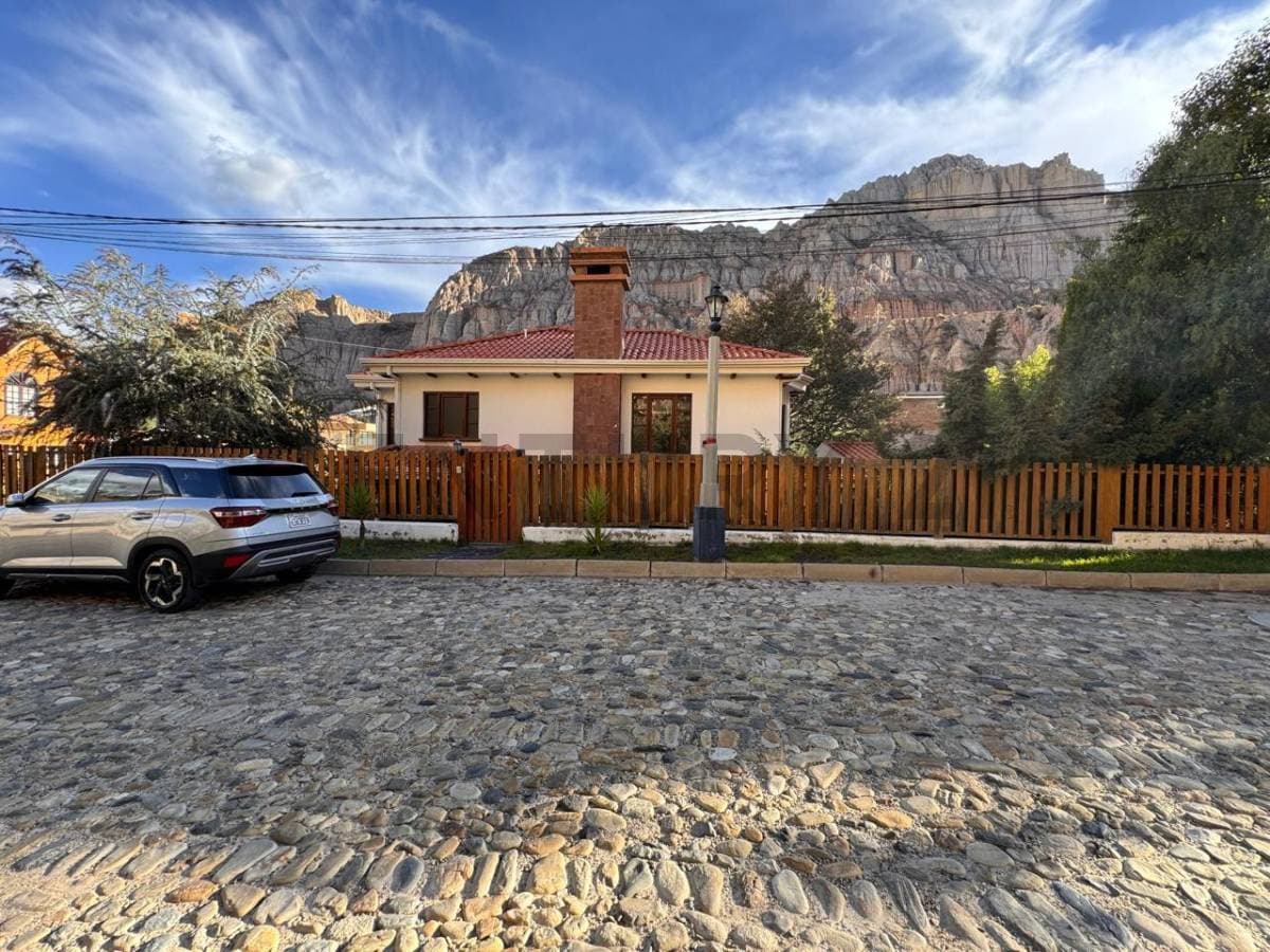Compra esta hermosa casa en urbanización SEQUOIA