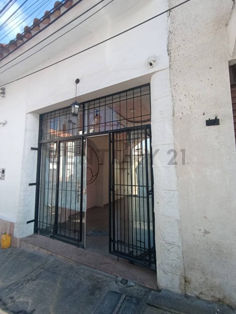 AMBIENTE COMERCIAL CÉNTRICO EN ALQUILER TOTALMENTE INDEPENDIENTE