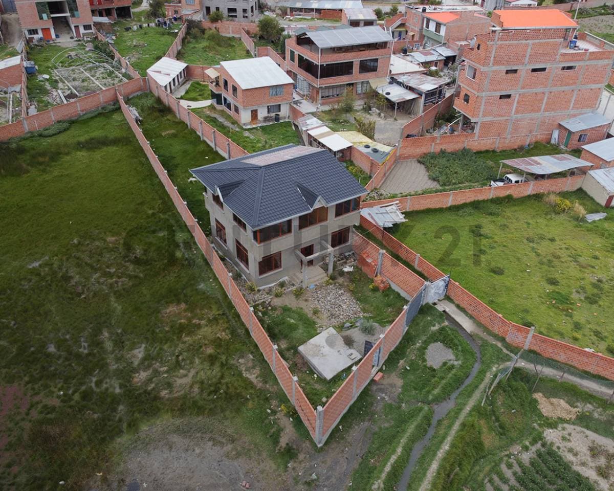 CASA A ESTRENAR EN ACHOCALLA 1RA LAGUNA